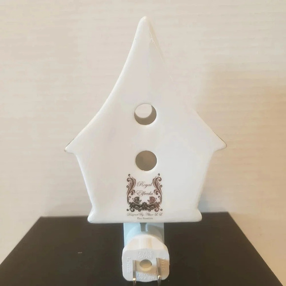 Royal Elfreda Fine Porcelain Mini Birdhouse Night Light . - Picture 3 of 7